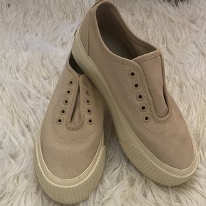 Everlane  sneaker